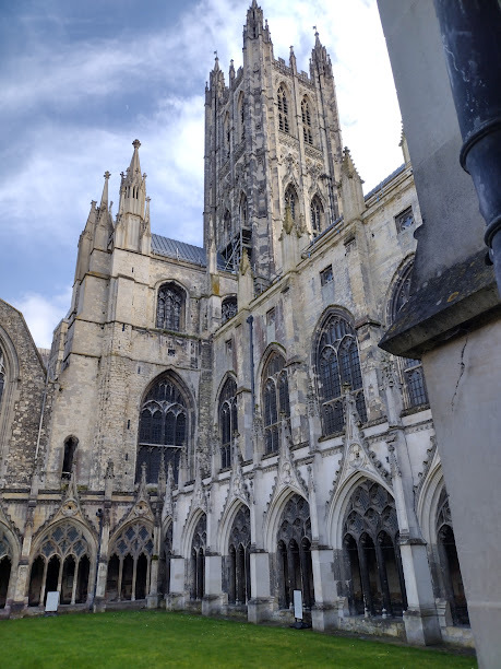Exterior view of the courtyard.