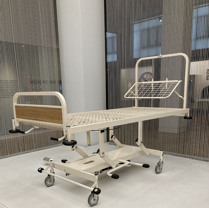 A picture of a 1990s Medical Cot, The clones in Never Let Me Go likely used a cot similar to this during their donations.&nbsp;