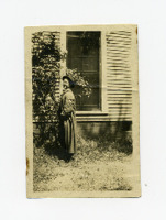 Photograph of an unidentified woman.
