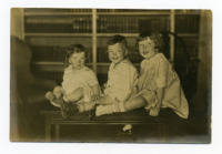 Photograph of Margaret, William Thomas, and Eleanor Hutchens.