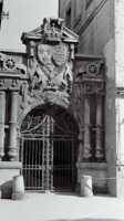 Photograph of a gate in Compiègne, France.